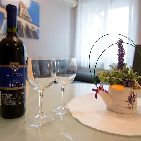 亚得里亚海公寓 公寓 *